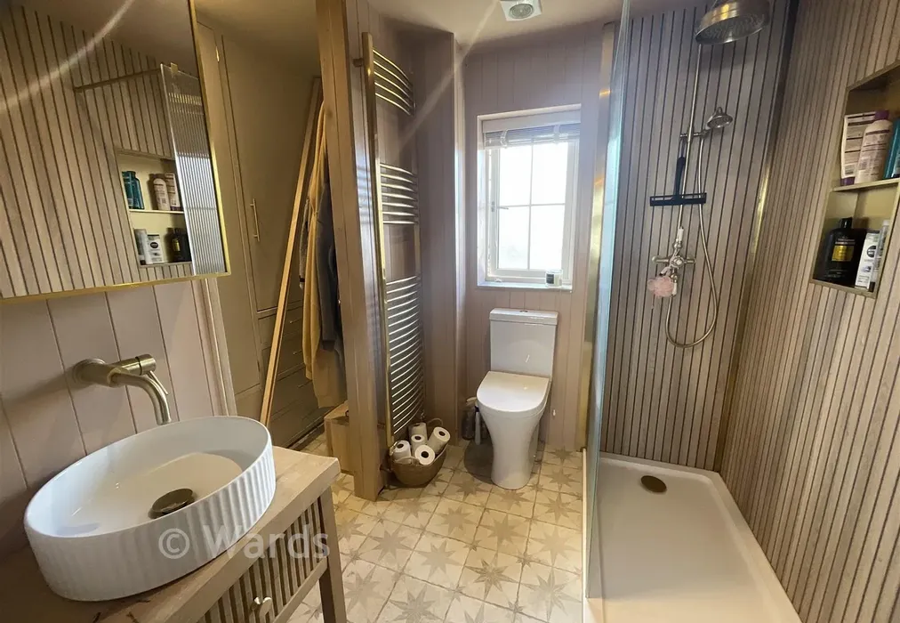 En suite - Nickolls Road, Hythe, Kent - Wards of Kent