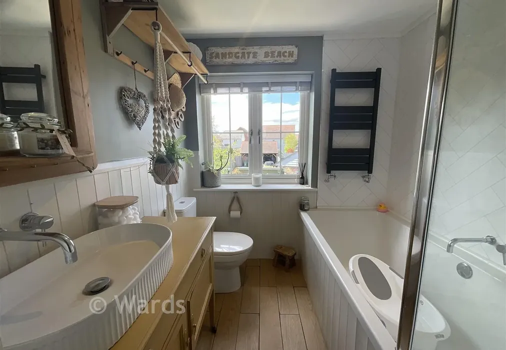Bathroom - Nickolls Road, Hythe, Kent - Wards of Kent