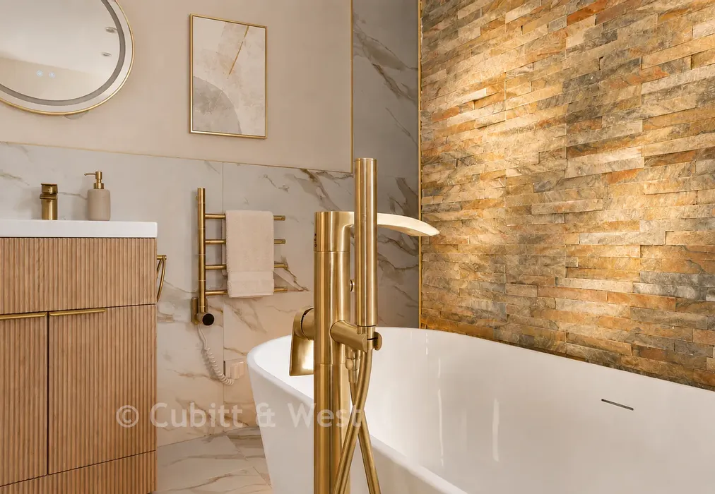 Ensuite To Bedroom 1 - Coppice Hill, Coppice Hanger, Pulborough, West Sussex - Wards of Kent