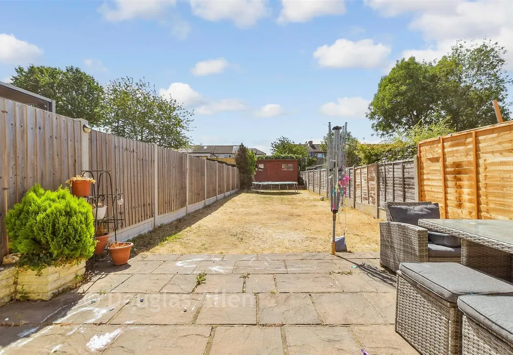 Rear Garden - Milton Avenue, Havering, Essex - Wards of Kent
