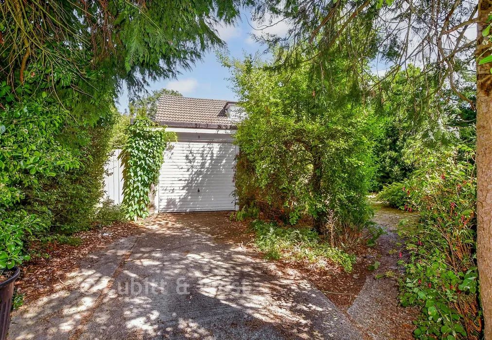 Driveway/Parking - Fraser Gardens, Southbourne, Emsworth, Hampshire - Wards of Kent