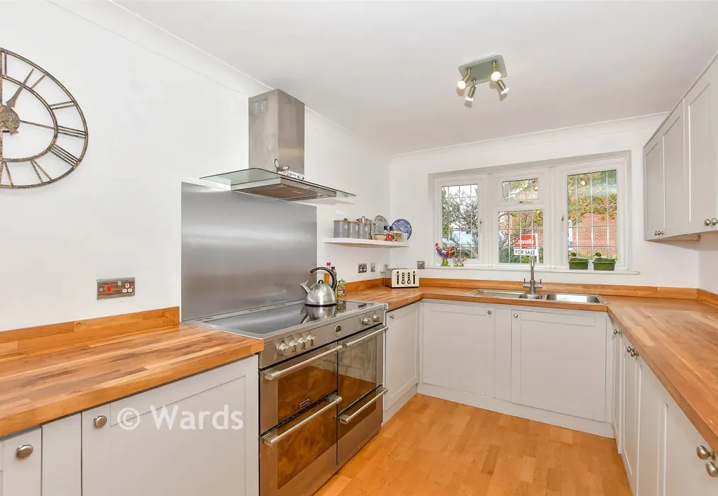 Kitchen - Ragstone Court, Ditton, Kent - Wards of Kent