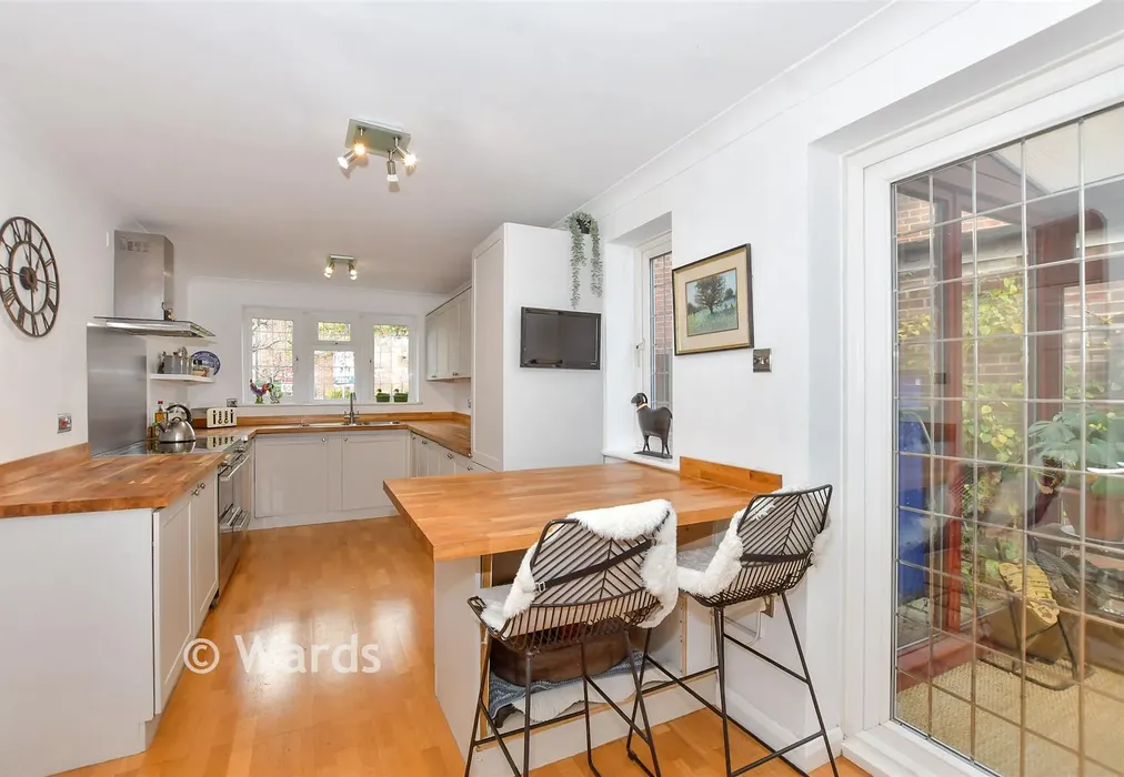 Kitchen - Ragstone Court, Ditton, Kent - Wards of Kent