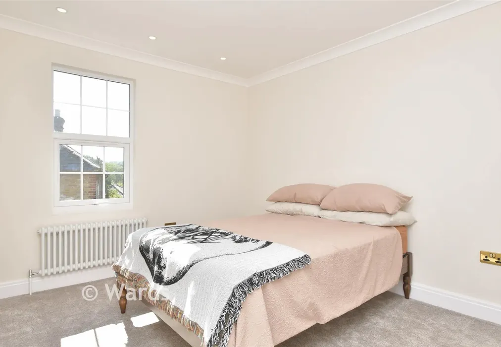 Bedroom 1 - High Street, Farningham, Dartford, Kent - Wards of Kent