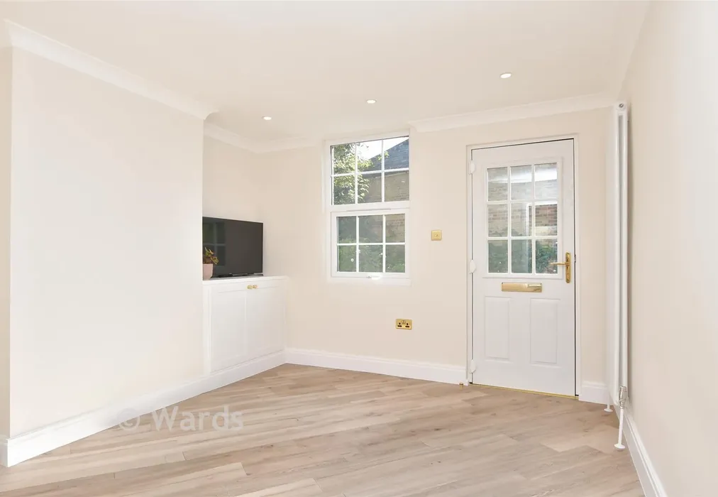 Lounge - High Street, Farningham, Dartford, Kent - Wards of Kent