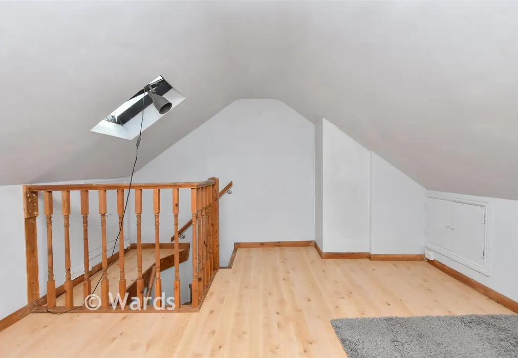 Bedroom 1 - The Street, Newnham, Kent - Wards of Kent