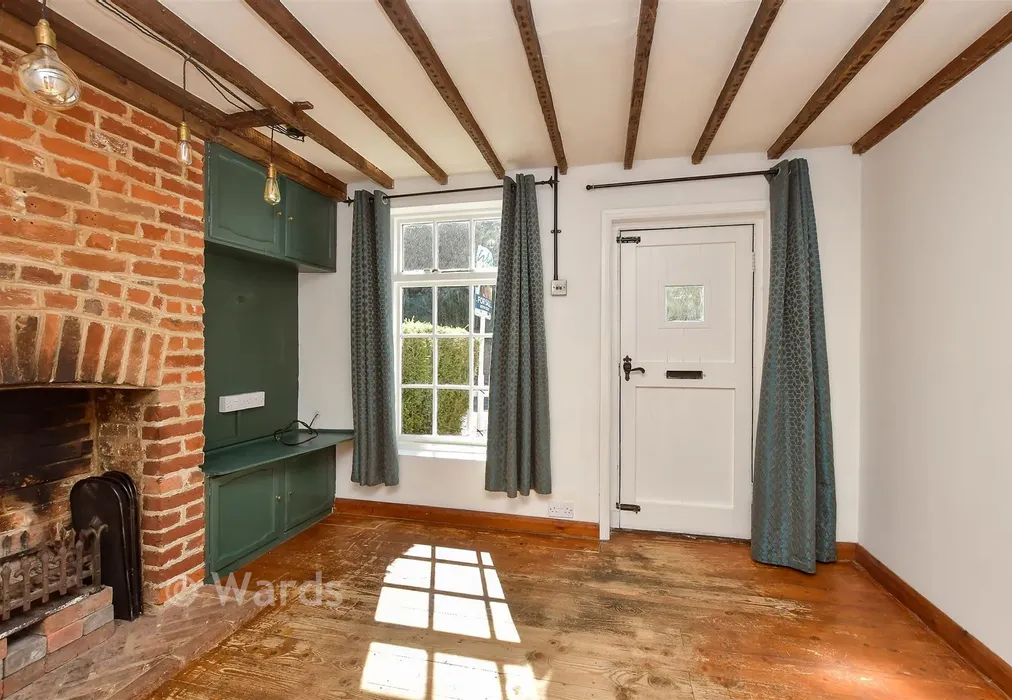 Lounge - The Street, Newnham, Kent - Wards of Kent