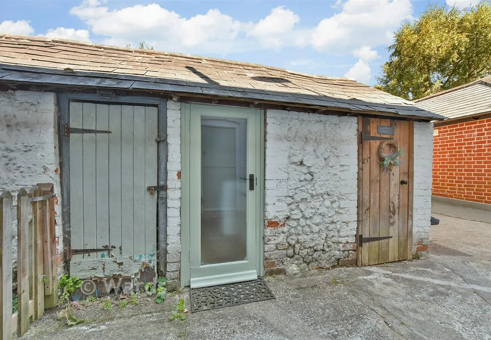 Workshop/Outbuildings - The Street, Newnham, Kent - Wards of Kent
