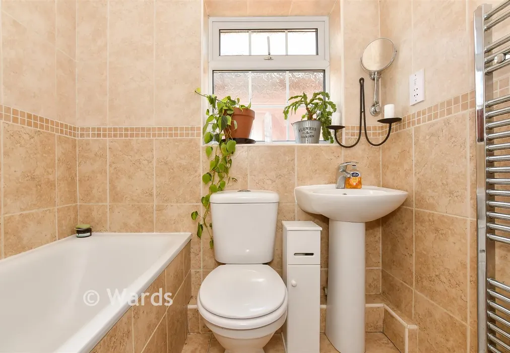 Bathroom - Dymchurch Road, Hythe, Kent - Wards of Kent
