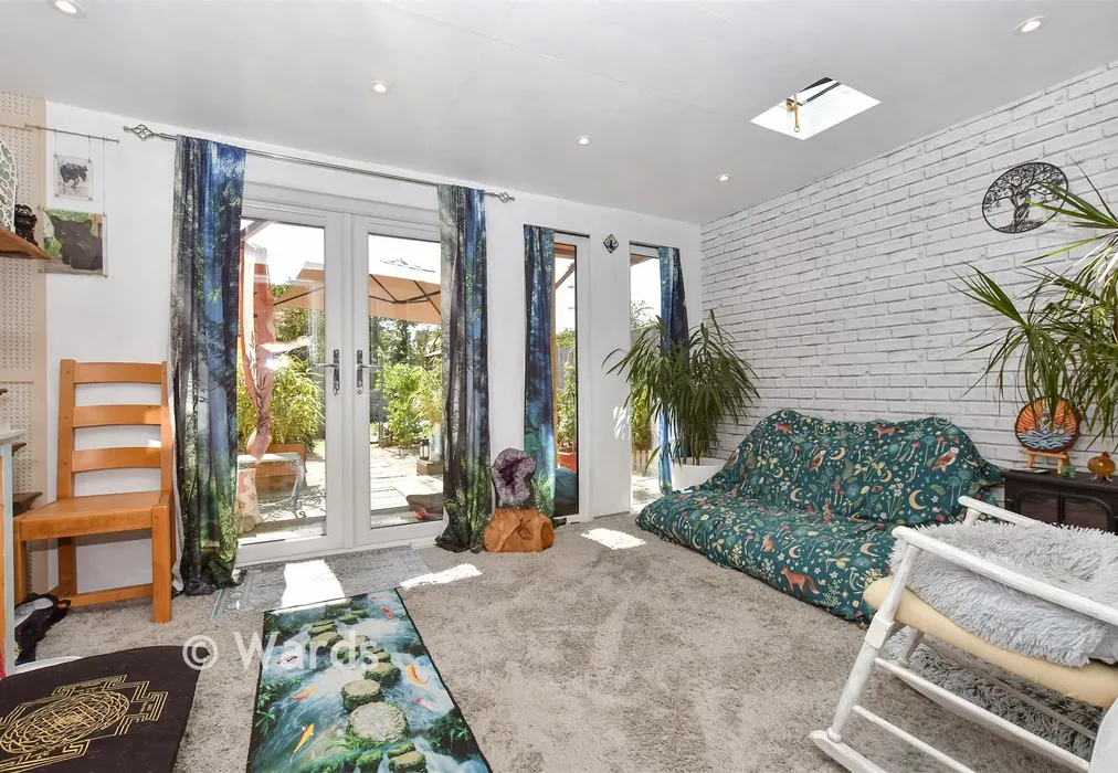 Garden Room - Dymchurch Road, Hythe, Kent - Wards of Kent