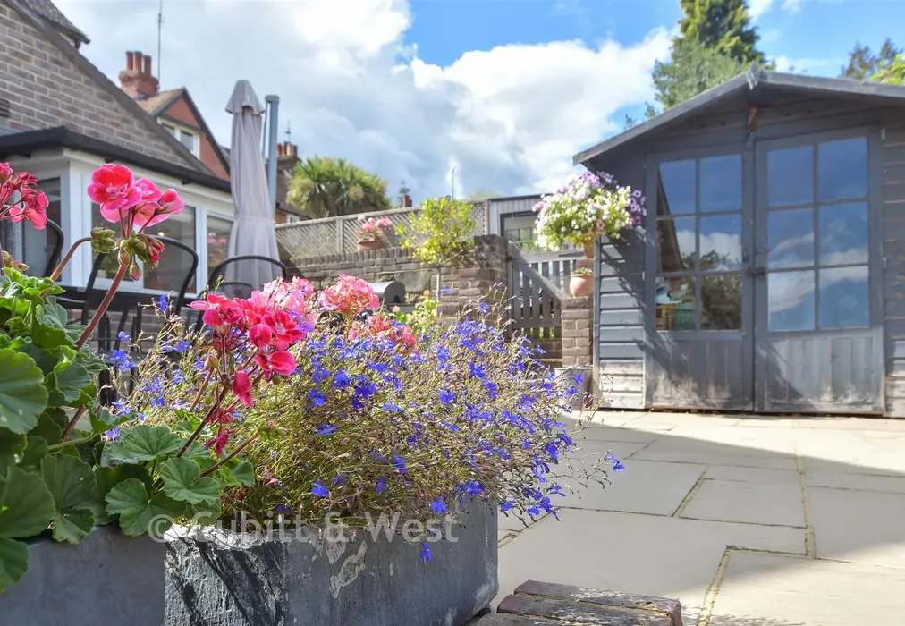 External Lifestyle Photograph - North Mead, Petworth, West Sussex - Wards of Kent