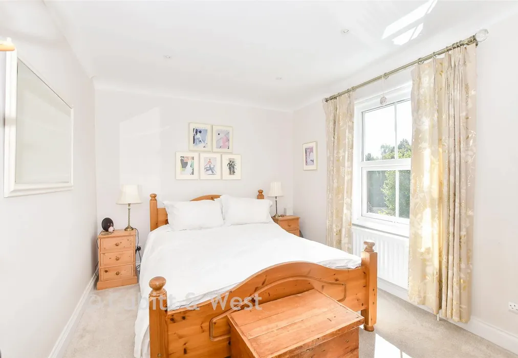 Bedroom 3 - North Mead, Petworth, West Sussex - Wards of Kent
