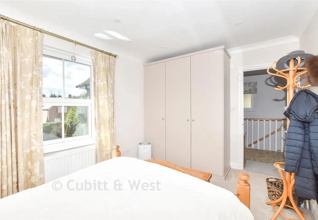 Bedroom 3 - North Mead, Petworth, West Sussex - Wards of Kent