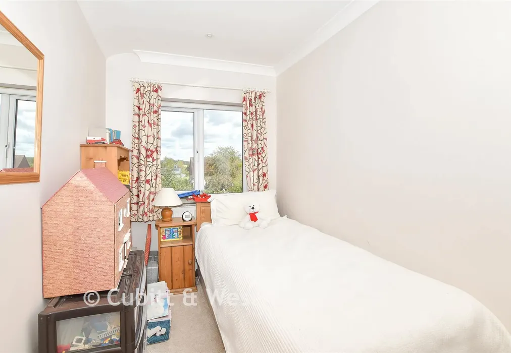 Bedroom 5 - North Mead, Petworth, West Sussex - Wards of Kent