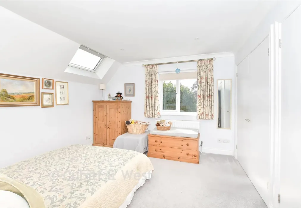 Bedroom 2 - North Mead, Petworth, West Sussex - Wards of Kent
