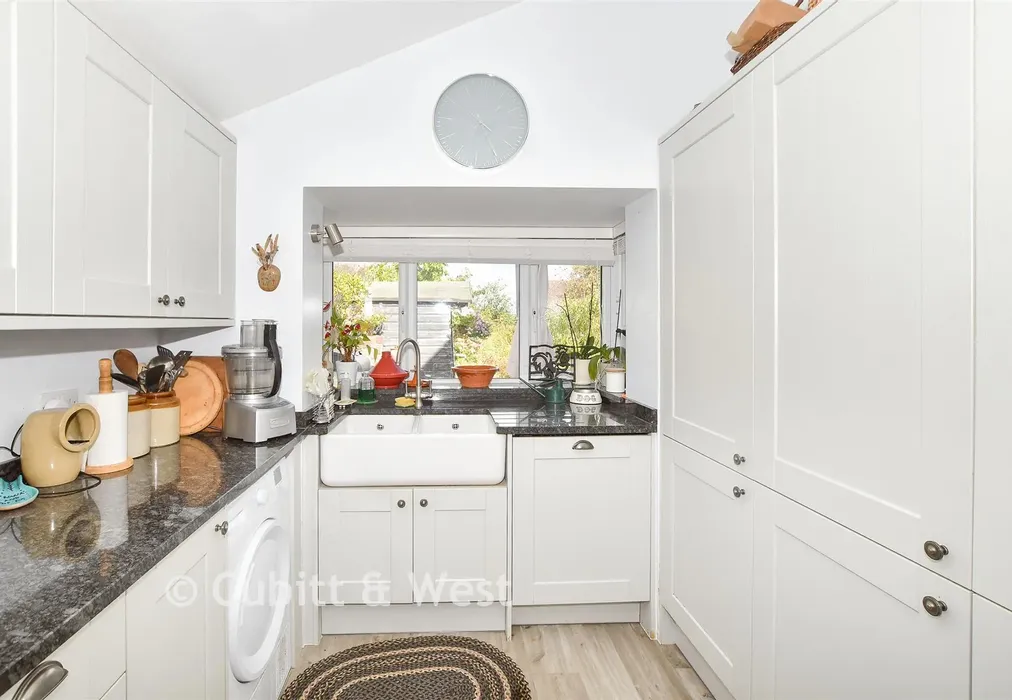 Utility Room - North Mead, Petworth, West Sussex - Wards of Kent