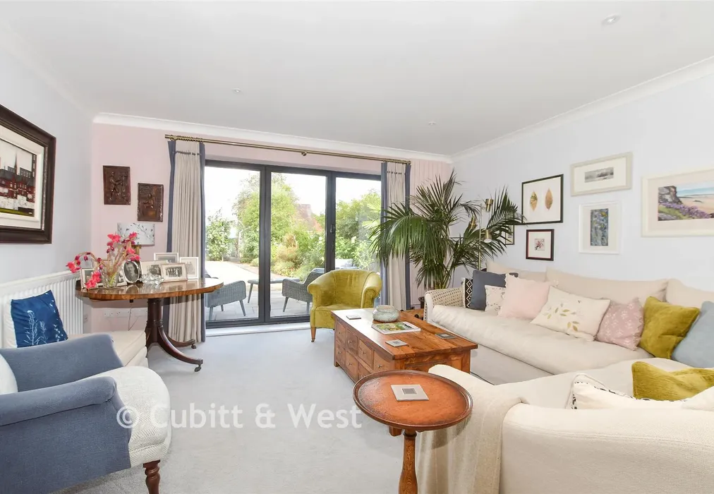 Lounge - North Mead, Petworth, West Sussex - Wards of Kent