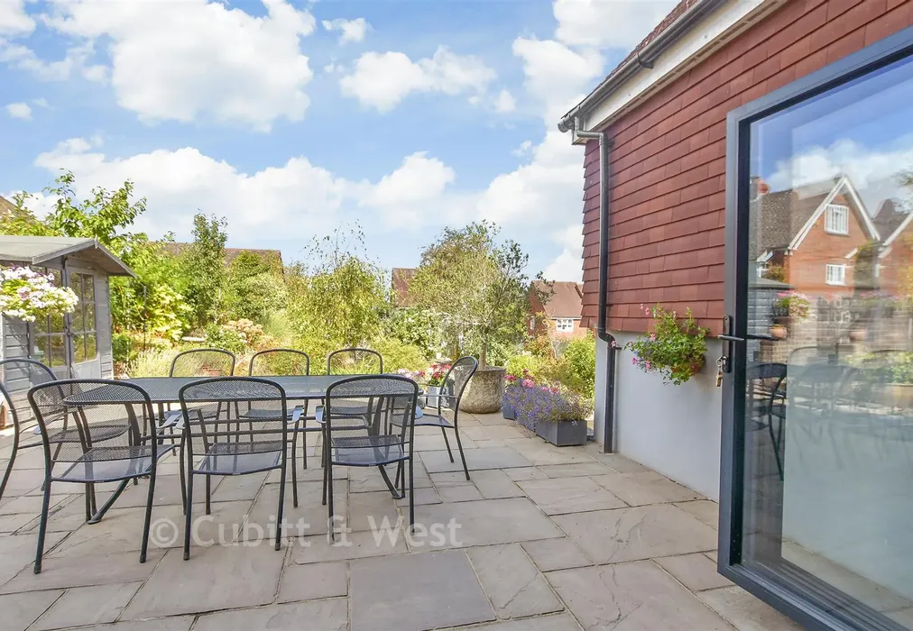 External Lifestyle Photograph - North Mead, Petworth, West Sussex - Wards of Kent