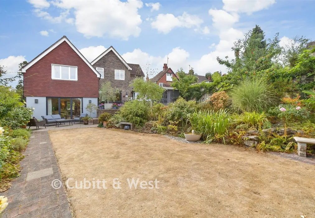 Rear Garden - North Mead, Petworth, West Sussex - Wards of Kent