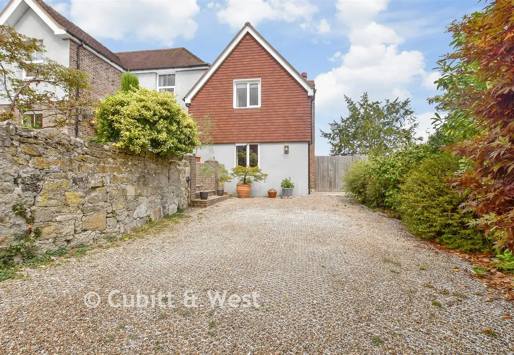 Driveway/Parking - North Mead, Petworth, West Sussex - Wards of Kent