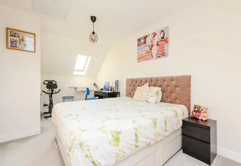 Bedroom 1 - Crusade Way, Rochester, Kent - Wards of Kent