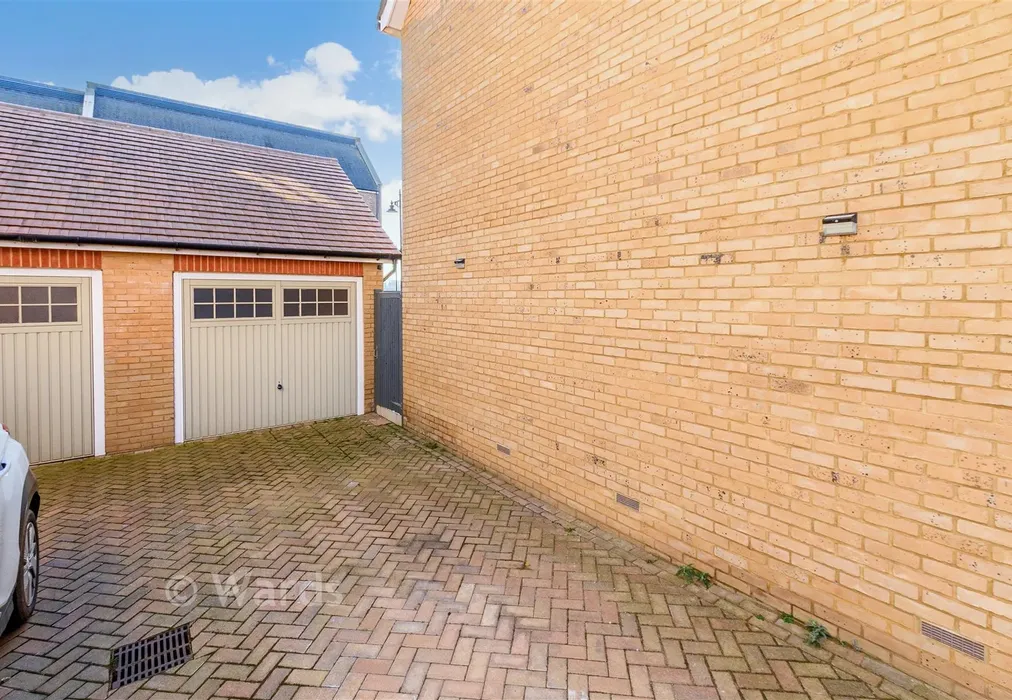 Garage - Crusade Way, Rochester, Kent - Wards of Kent