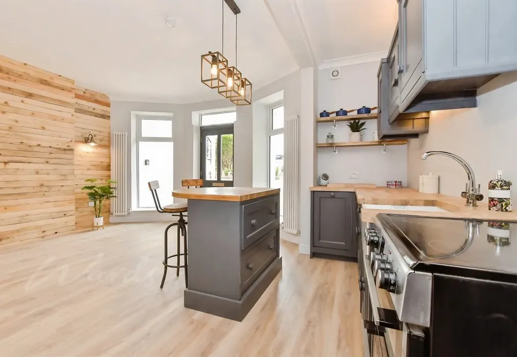 Minnis 156 kitche... - Minnis Road Birchington CT7 - Wards of Kent