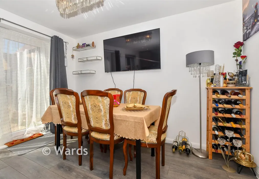 Kitchen - Brickearth Mews, Faversham, Kent - Wards of Kent