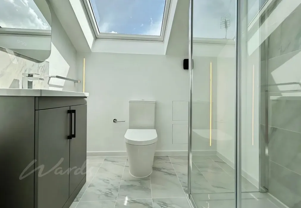 shpwer room rammell - Stone Street Cranbrook TN17 - Wards of Kent