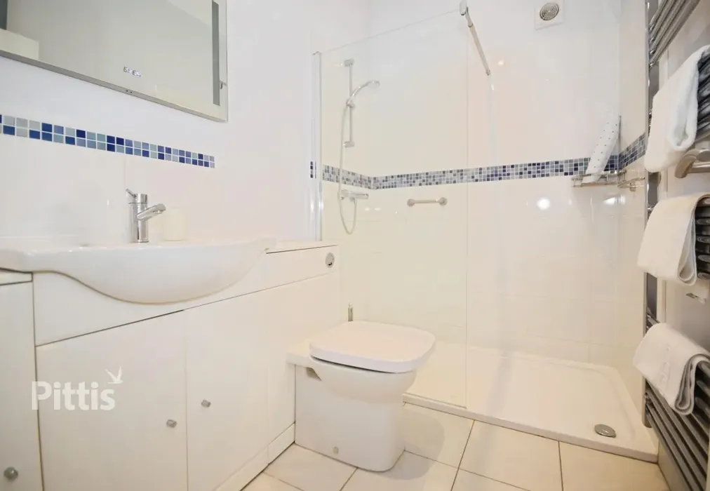  - 2 Crescent Road Shanklin PO37 - Wards of Kent