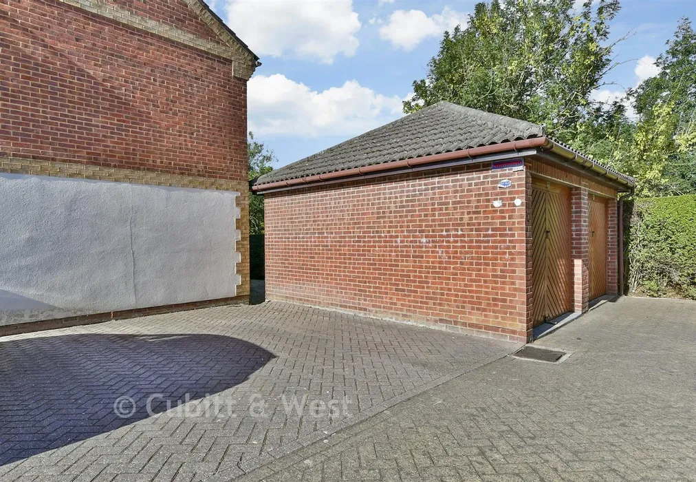 Driveway/Parking - Kirk Rise, Sutton, Surrey - Wards of Kent