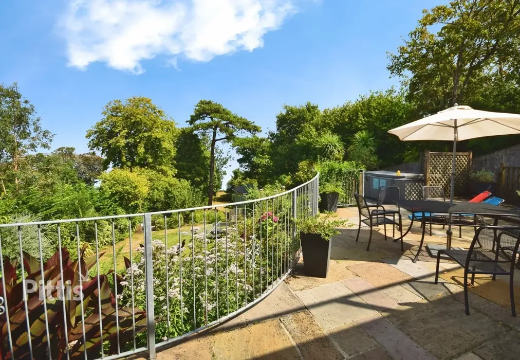  - Luccombe Road Shanklin PO37 - Wards of Kent