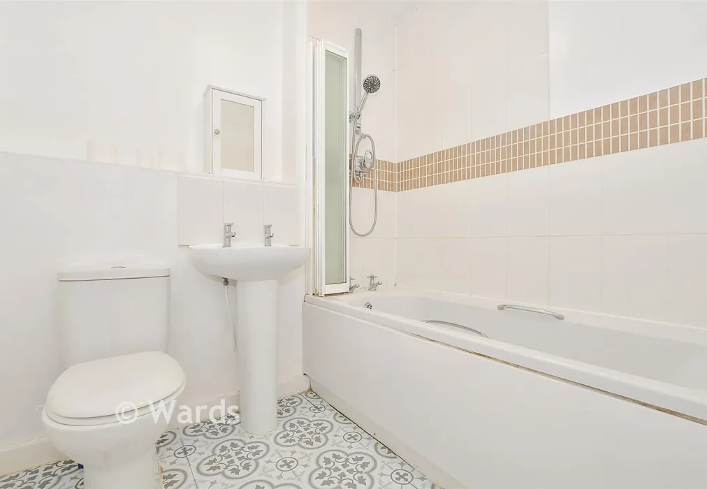 Bathroom - Thomas Rider Way, Boughton Monchelsea, Kent - Wards of Kent