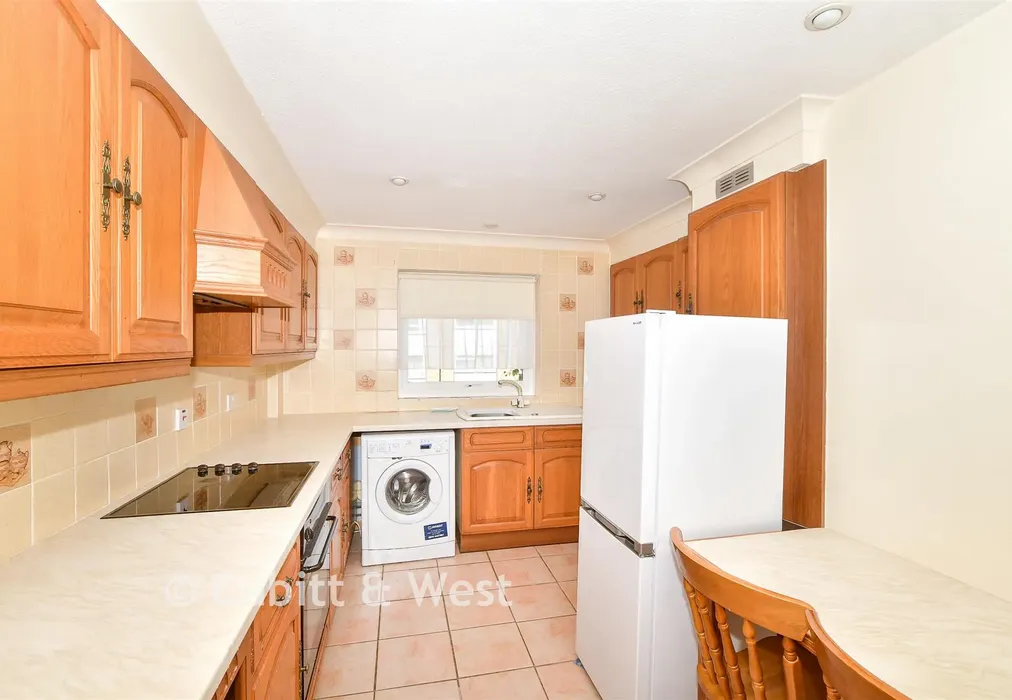 Kitchen - Coombe Crescent, Bury, West Sussex - Wards of Kent