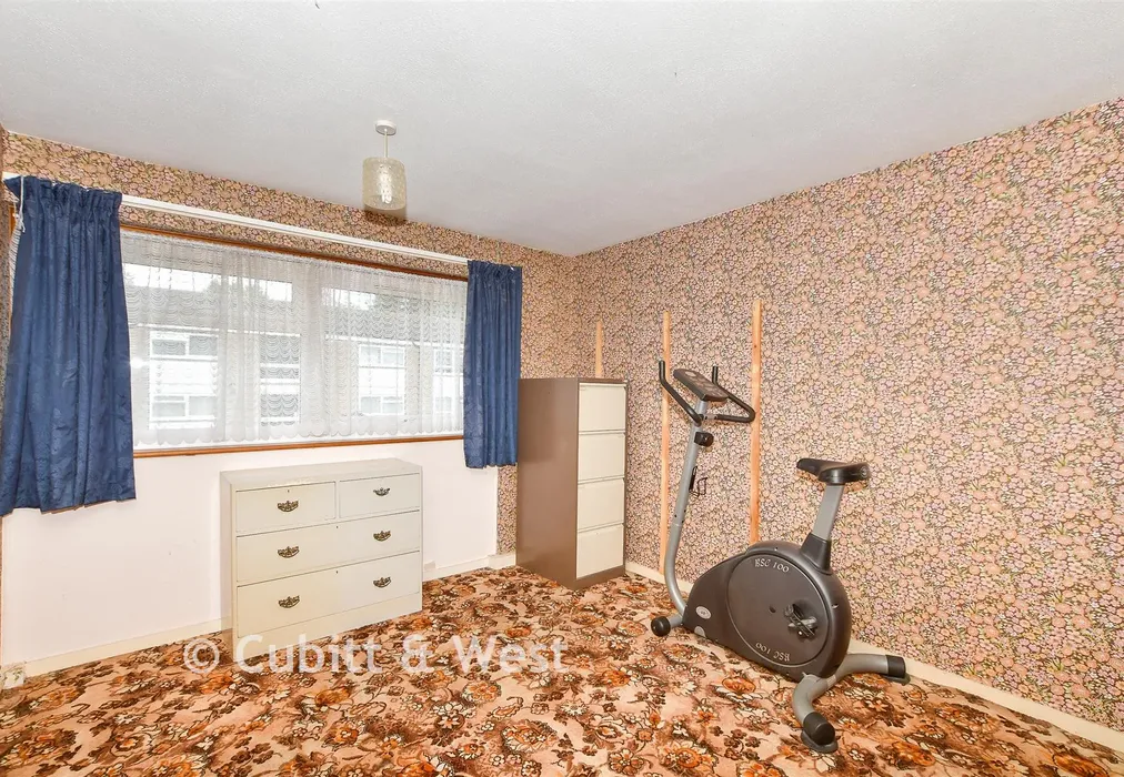 Bedroom 2 - Coombe Crescent, Bury, West Sussex - Wards of Kent
