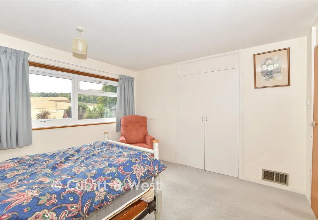 Bedroom 1 - Coombe Crescent, Bury, West Sussex - Wards of Kent