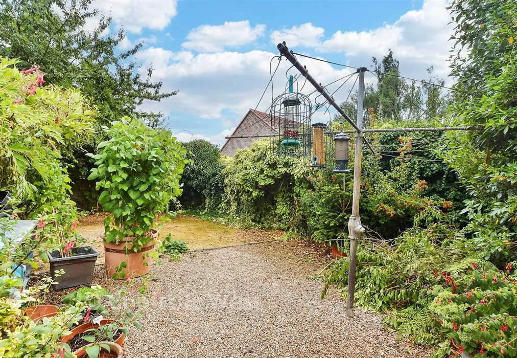 Rear Garden - Coombe Crescent, Bury, West Sussex - Wards of Kent