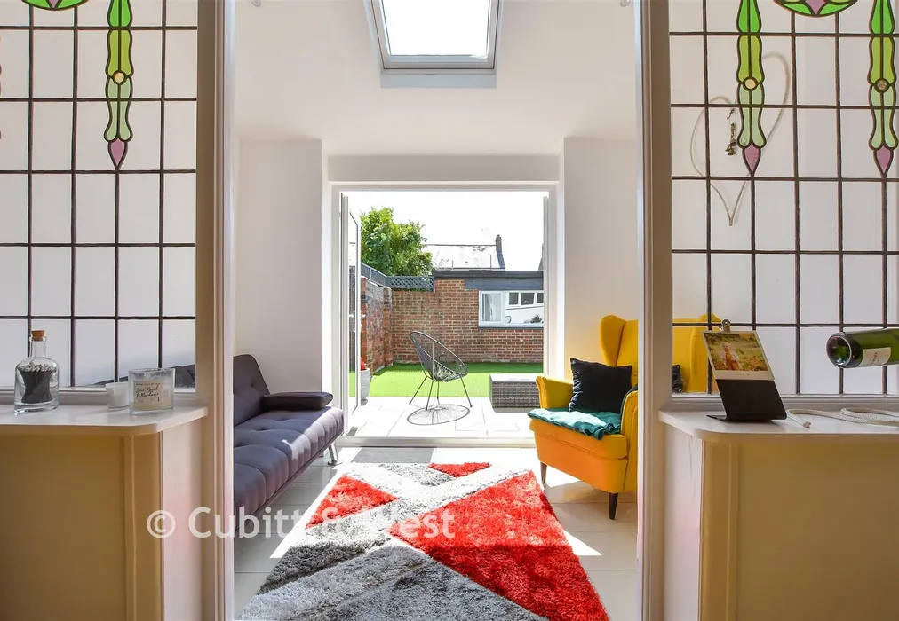 Internal Lifestyle Photograph - Amberley Road, Hilsea, Hampshire - Wards of Kent