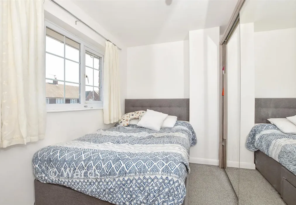 Bedroom 2 - The Avenue, Greenacres, Aylesford, Kent - Wards of Kent