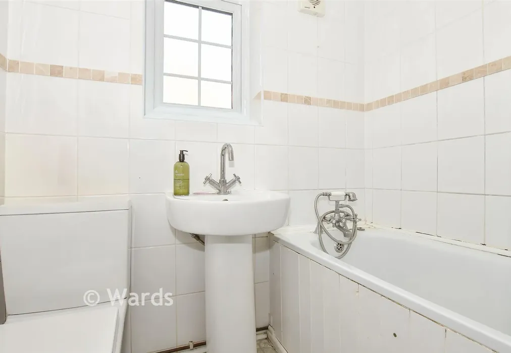 Bathroom - The Avenue, Greenacres, Aylesford, Kent - Wards of Kent