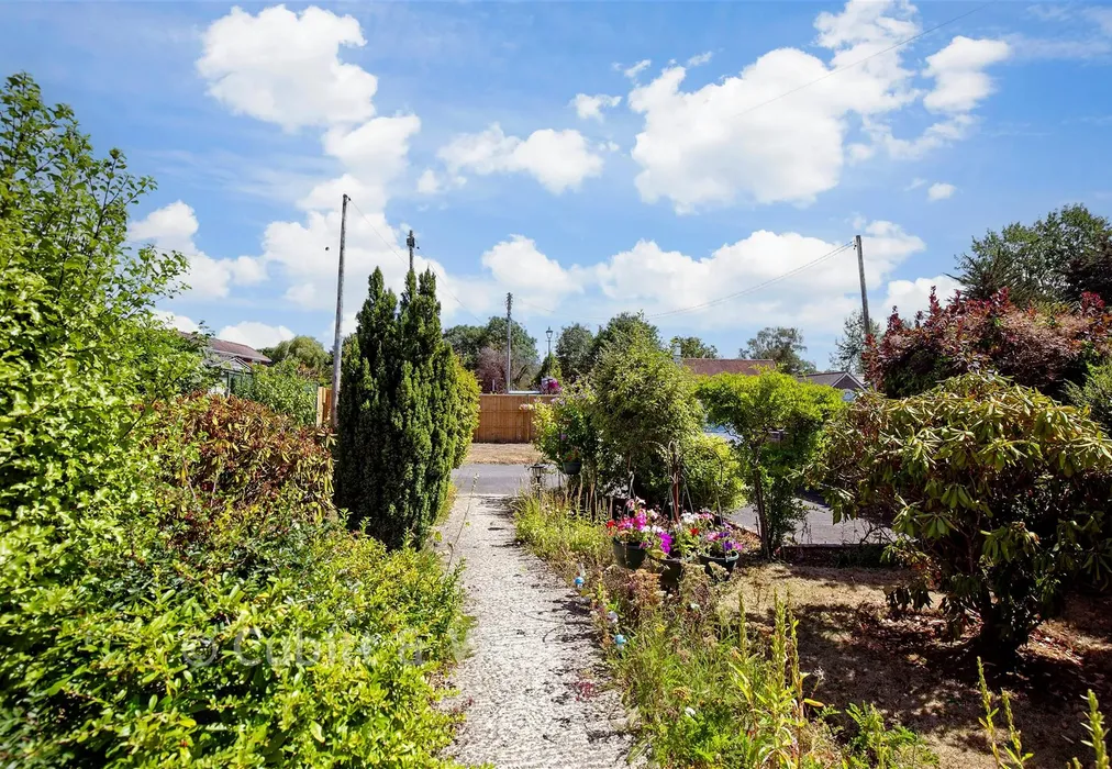 Front Garden - London Road, Ashington, West Sussex - Wards of Kent