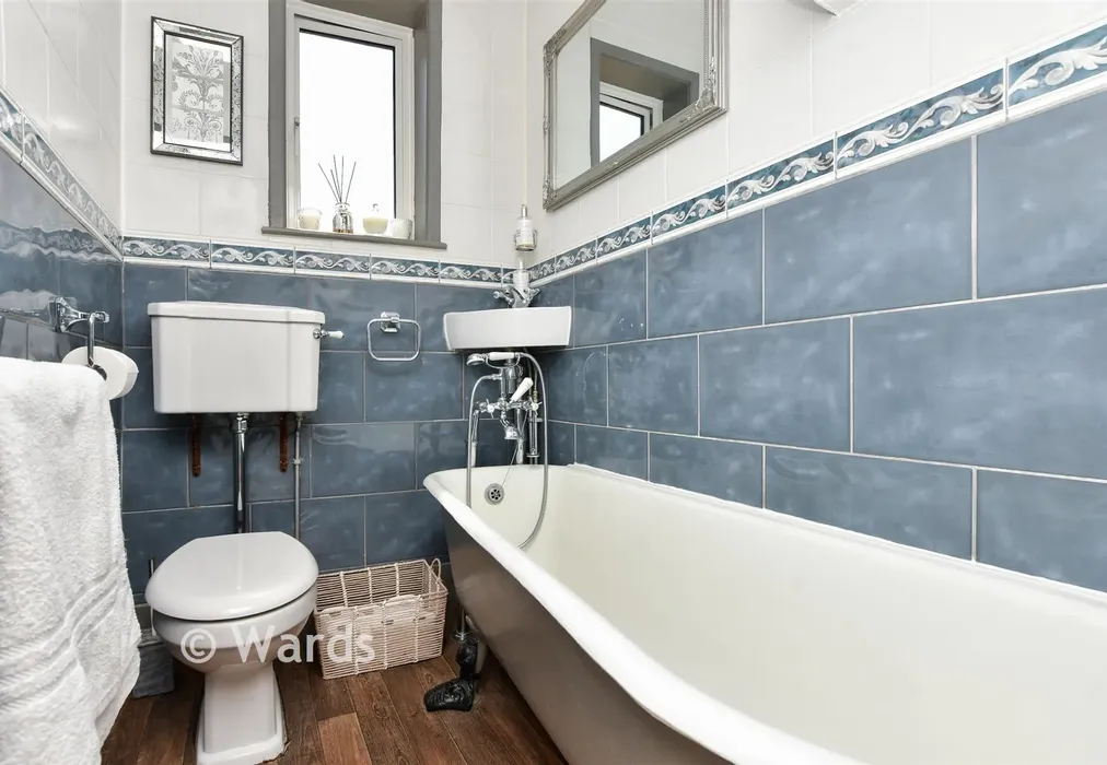 Bathroom - Central Parade, Herne Bay, Kent - Wards of Kent