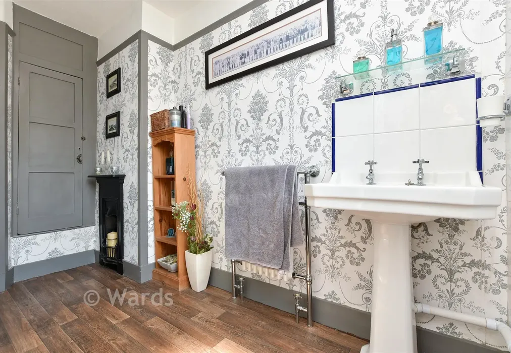 Shower Room - Central Parade, Herne Bay, Kent - Wards of Kent