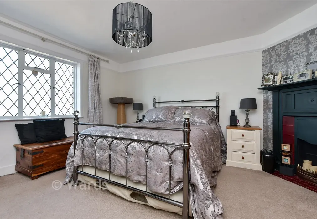 Bedroom 1 - Central Parade, Herne Bay, Kent - Wards of Kent