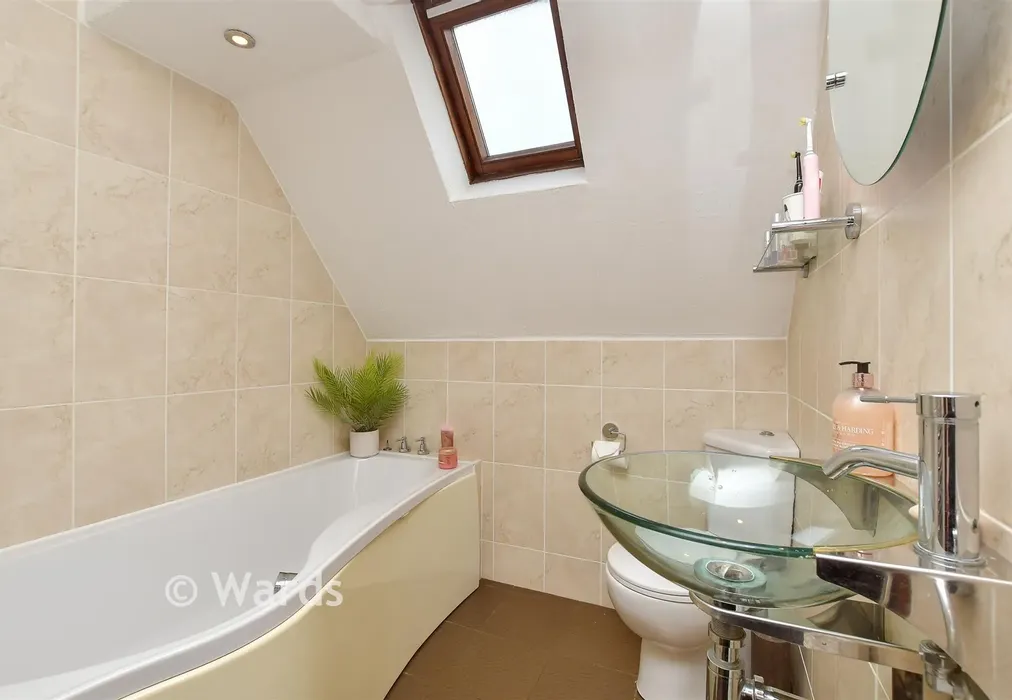 En-Suite - Little John Avenue, Walderslade, Chatham, Kent - Wards of Kent