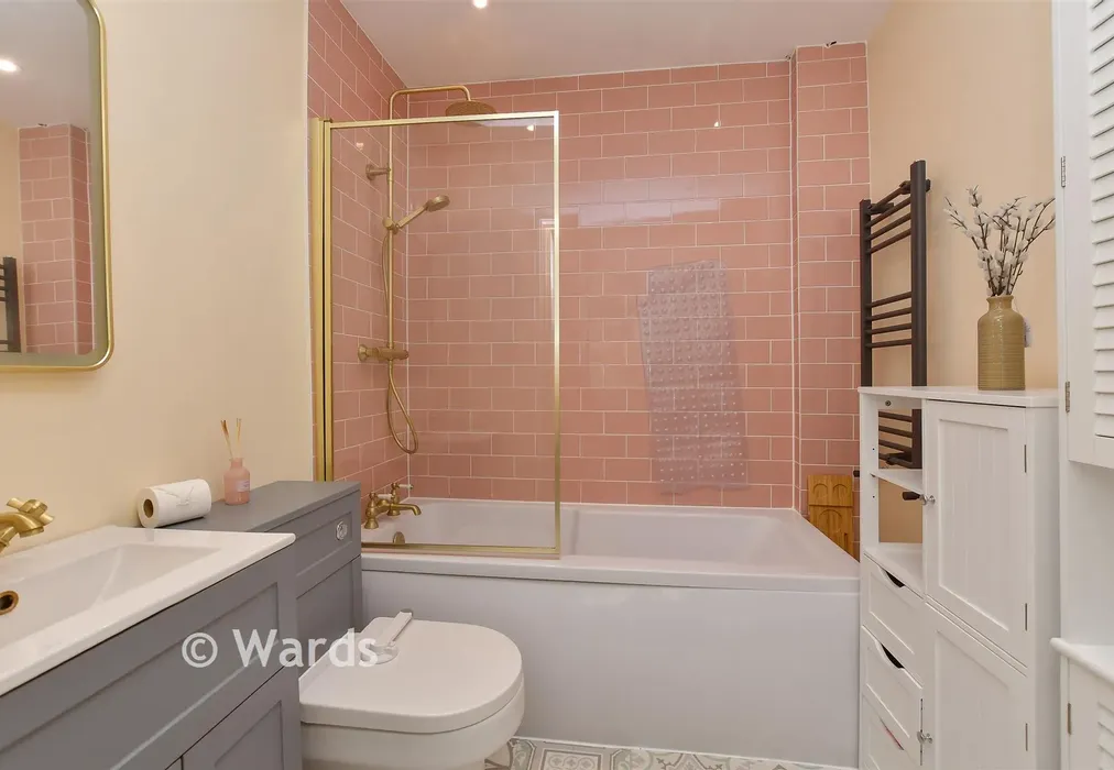 Bathroom - Woodstock Road, Strood, Rochester, Kent - Wards of Kent