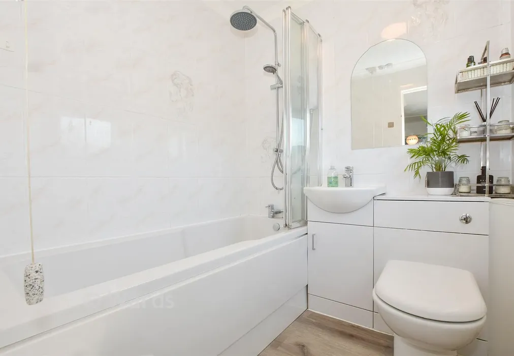 Bathroom - Reculver Walk, Maidstone, Kent - Wards of Kent