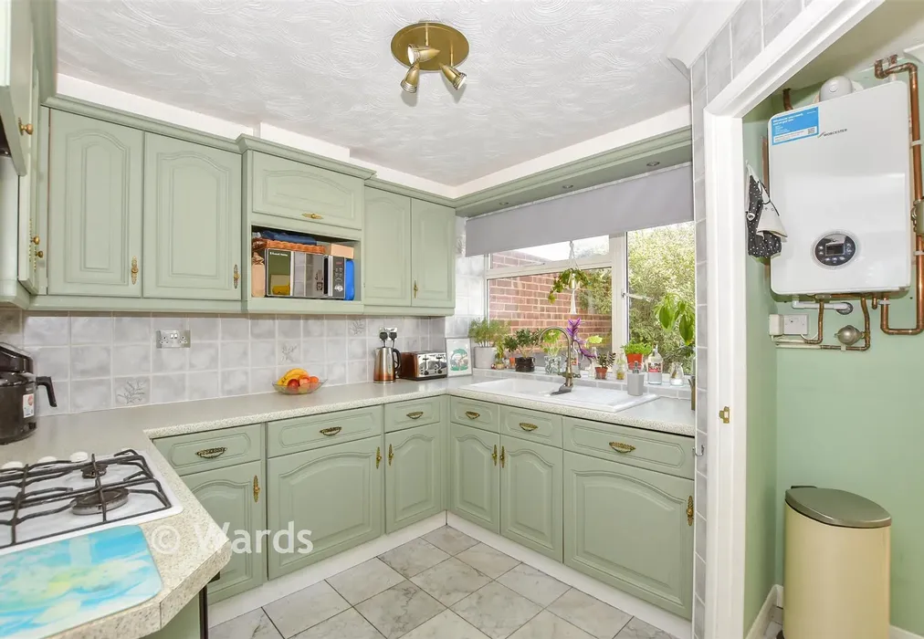 Kitchen - Reculver Walk, Maidstone, Kent - Wards of Kent