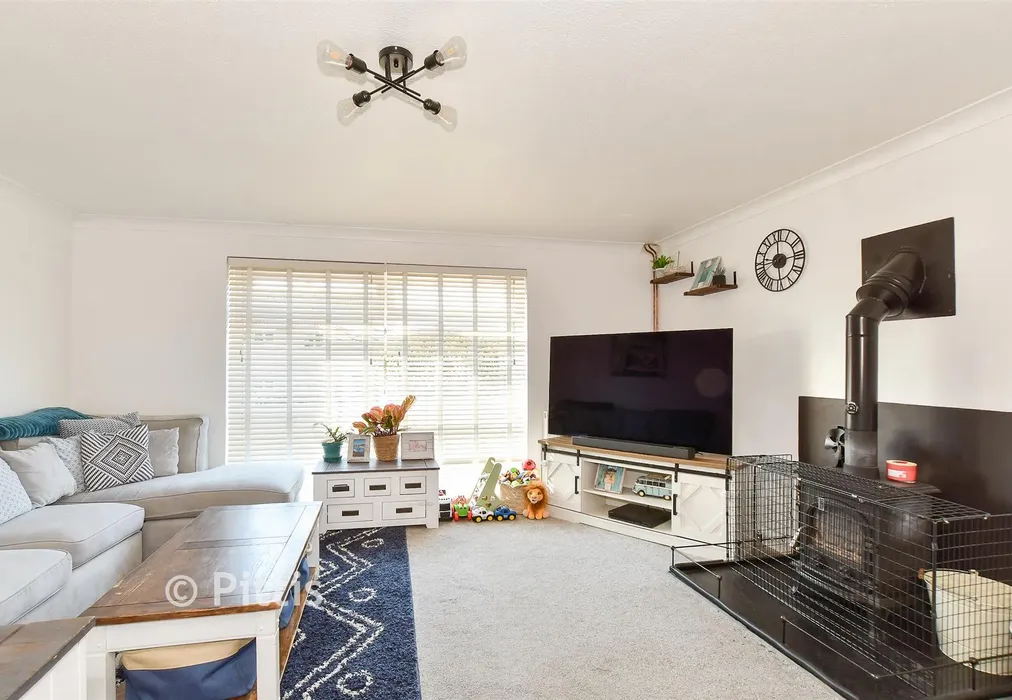 Lounge - Solent Gardens, Freshwater, Isle of Wight - Wards of Kent