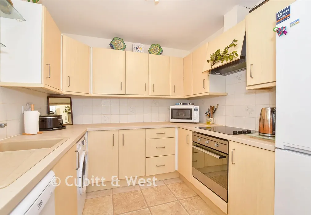 Kitchen - Brockhampton Road, Havant, Hampshire - Wards of Kent